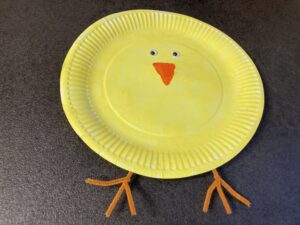 Húsvéti kreatív csirke papírtányérból 